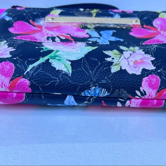 Betsey Johnson Wristlet/Pouch Black & Floral Print - Picture 11 of 11